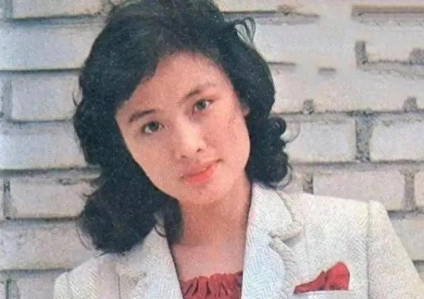 盈亚配资 赵娜：一婚嫁演员，二婚也嫁演员，如今一个人生活